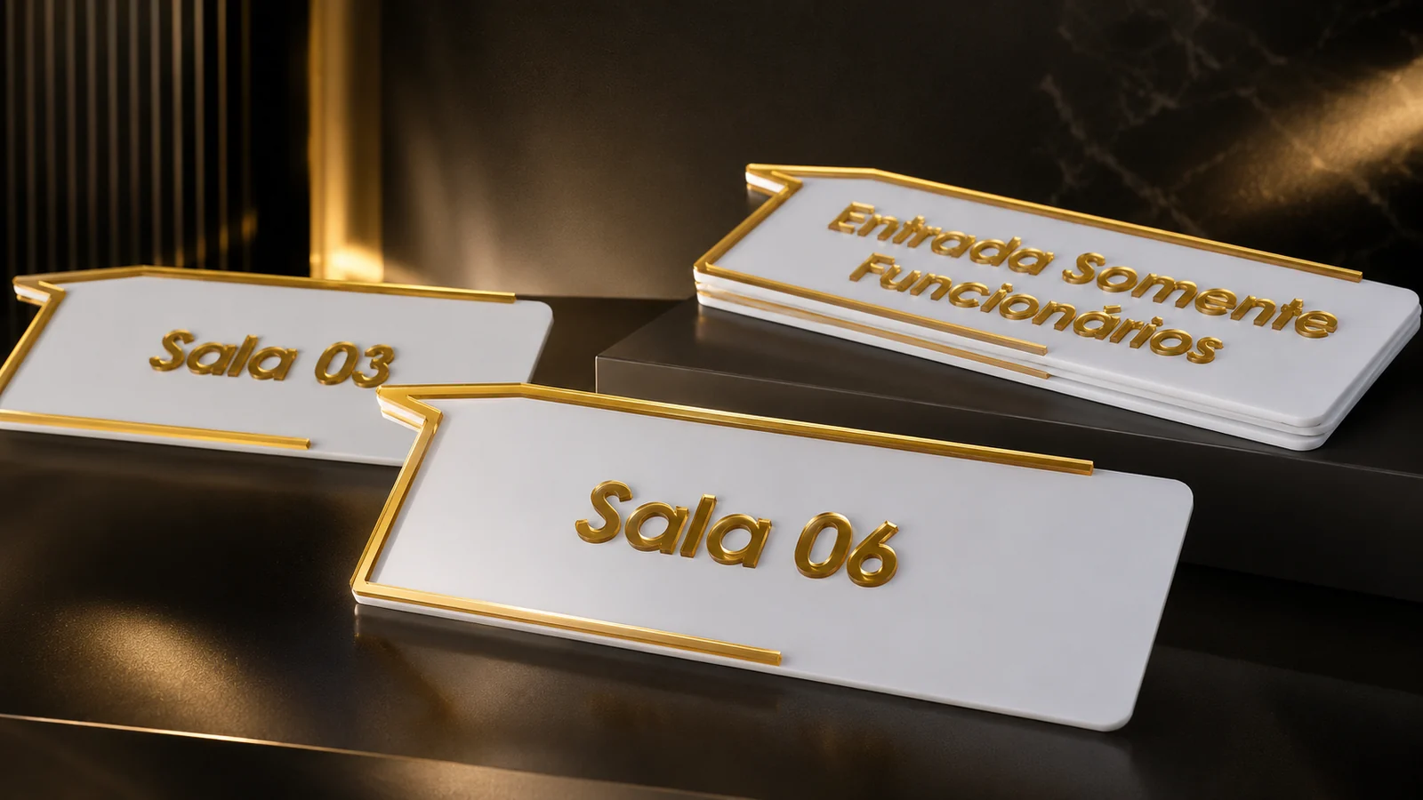 Acrílico com letra em relevo